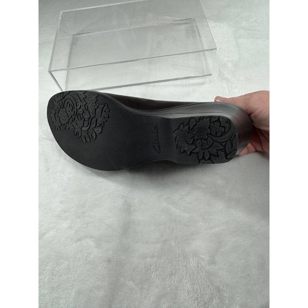 Clarks Wedge Heel Clogs Shoes Women's 8.5‎ M Brown Leather Slip On Round Toe